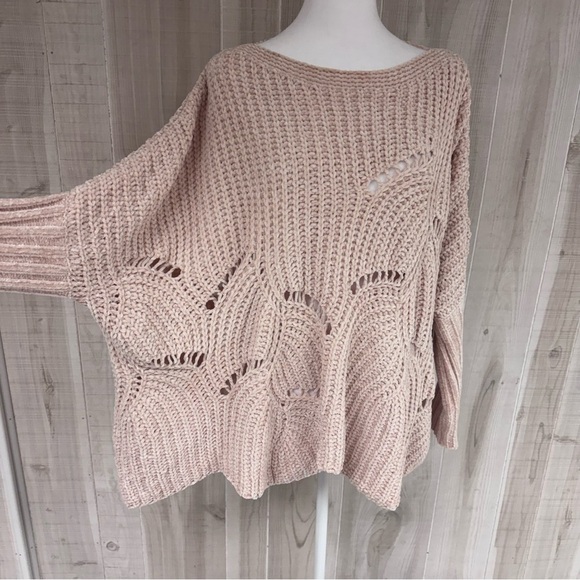 Oversized Chunky Knit Chenille Sweater Boho Size M with Cut-Outs - Picture 4 of 9